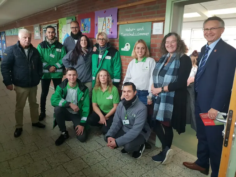 Über das aktion tier- Aufklärungsteam war der Kontakt und damit das Tierschutzzimmer in Wahlstedt entstanden.